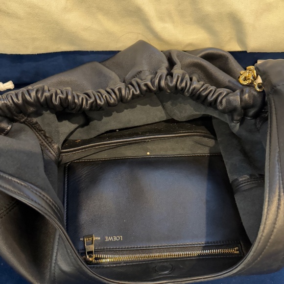 Medium Squeeze bag in mellow nappa lambskin - Picture 6 of 8